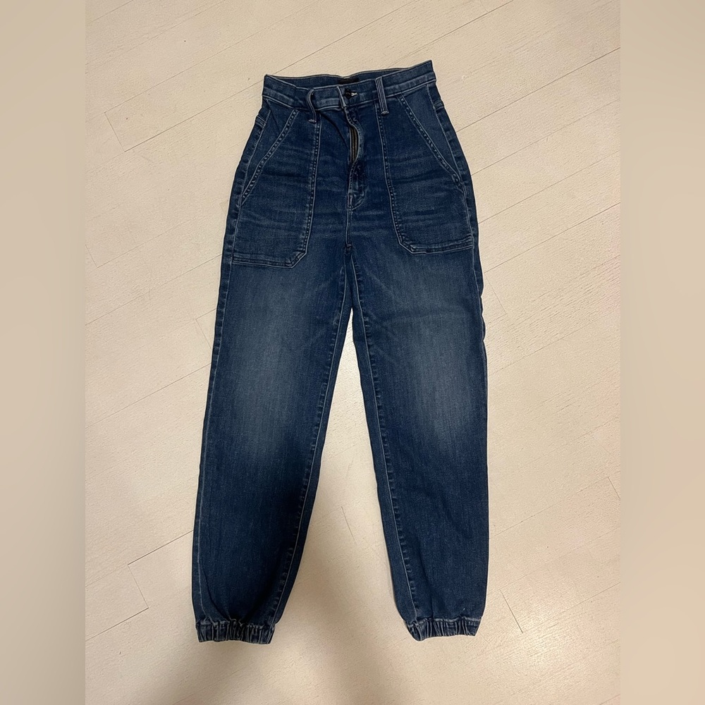 Mother baggy jeans. Elastic at ankles.
